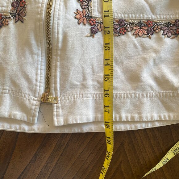 Diane Von Furstenberg Zip Front Skirt with Embroidery | size 2 - Picture 6 of 8